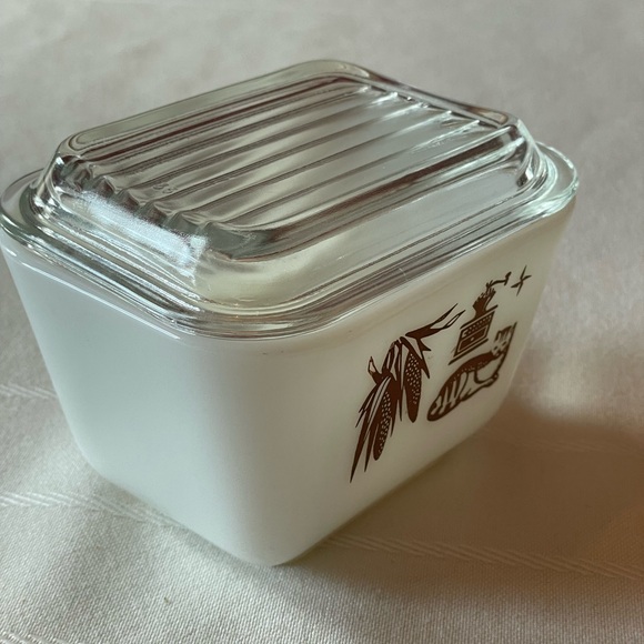 Vintage Pyrex Refrigerator Dish w/ lid, Early American, 501B, 1 1/2 cup - Picture 2 of 12